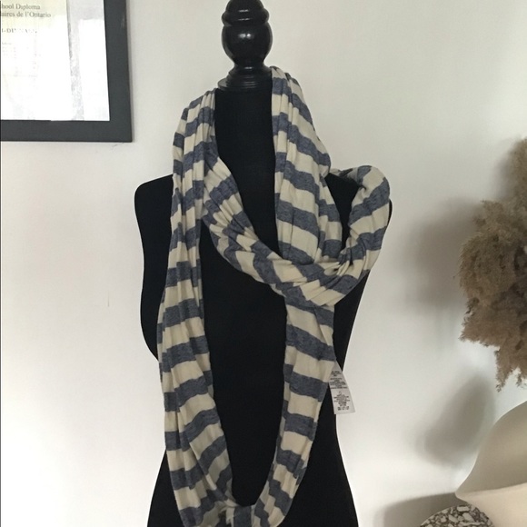 Splendid Super stylish striped scarf - Picture 4 of 5